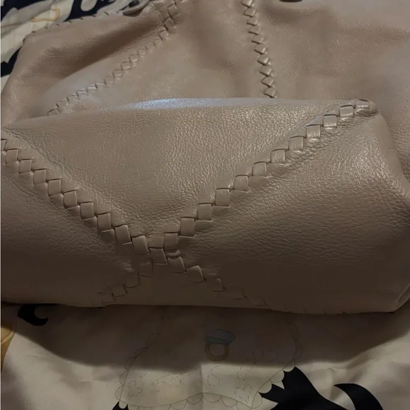 Bottega Veneta Cream Tote with Whipstitch Detailing - Picture 2 of 5
